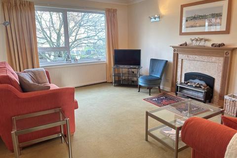 2 bedroom flat to rent, Queens Road, Frinton-on-Sea CO13