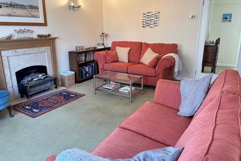 2 bedroom flat to rent, Queens Road, Frinton-on-Sea CO13