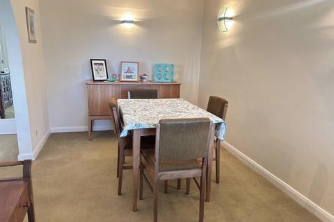 2 bedroom flat to rent, Queens Road, Frinton-on-Sea CO13