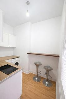 Studio to rent, Stamford Hill, London N16