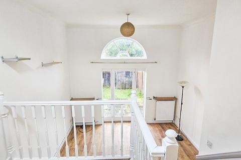 2 bedroom terraced house to rent, Verbena Close, London, E16