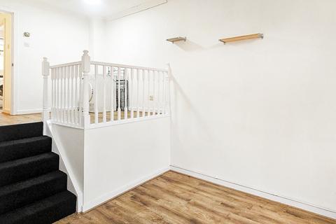 2 bedroom terraced house to rent, Verbena Close, London, E16