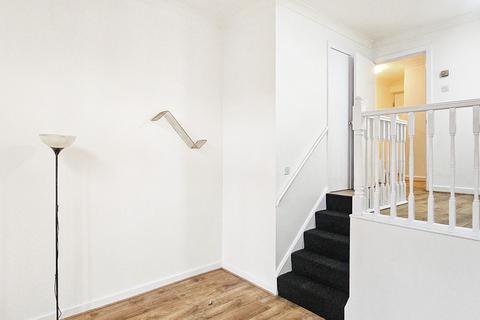2 bedroom terraced house to rent, Verbena Close, London, E16
