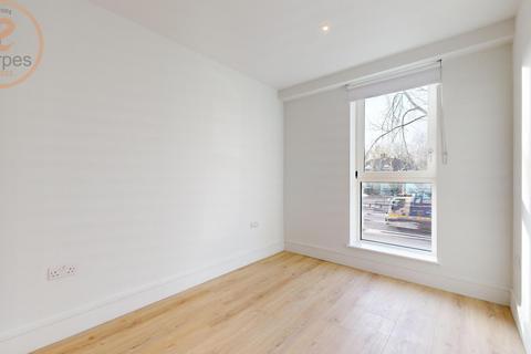 2 bedroom apartment to rent, Flat 6, Coombe Hill House, Beverley Way, London