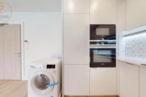 2 bedroom apartment to rent, Flat 6, Coombe Hill House, Beverley Way, London
