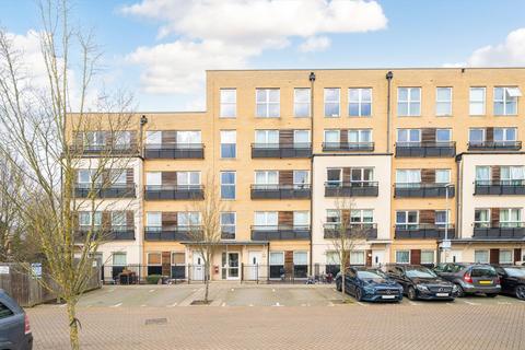 undefined, Lanadron Close, Isleworth TW7