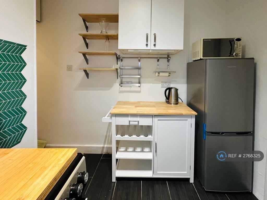 Efficient Kitchen With Open Shelvingby