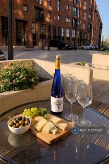 2 bedroom flat to rent, Wiburn Basin, Manchester, M5