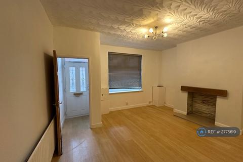3 bedroom end of terrace house to rent, Mealhouse Lane, Atherton, Manchester, M46