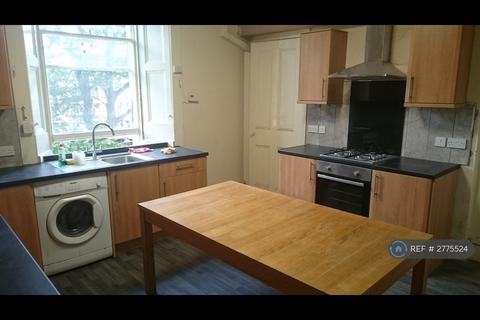 5 bedroom flat to rent, Lutton Place, Edinburgh, EH8