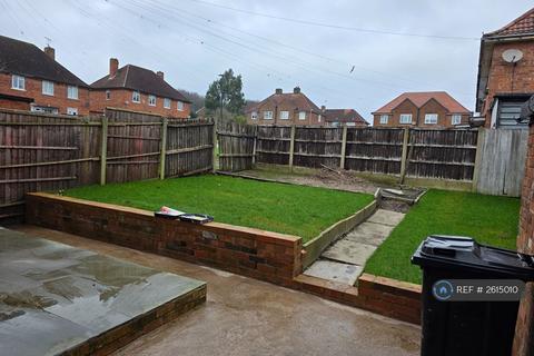 3 bedroom semi-detached house to rent, Lathkill Avenue, Ilkeston, DE7