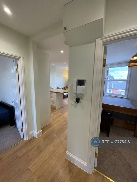 Hallway/Entrance