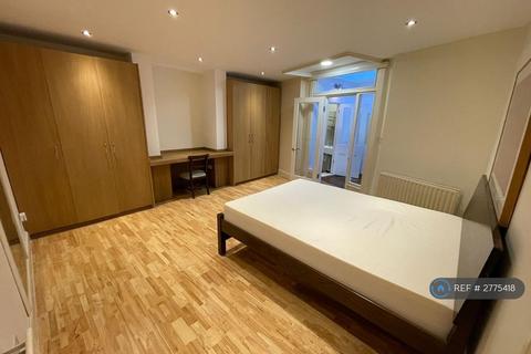 2 bedroom flat to rent, Lillie Road, London, SW6