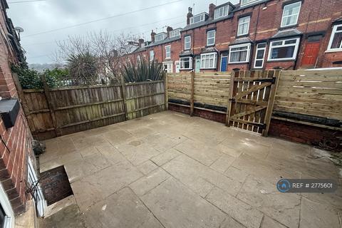 3 bedroom terraced house to rent, Highbury Terrace, Leeds, LS6