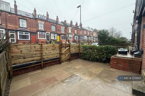 3 bedroom terraced house to rent, Highbury Terrace, Leeds, LS6