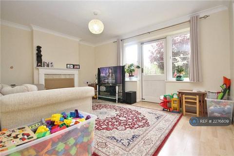 2 bedroom semi-detached house to rent, Langham Place, Egham, TW20