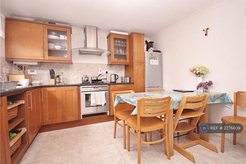 2 bedroom semi-detached house to rent, Langham Place, Egham, TW20