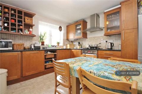 2 bedroom semi-detached house to rent, Langham Place, Egham, TW20