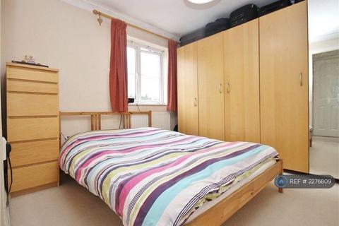 2 bedroom semi-detached house to rent, Langham Place, Egham, TW20