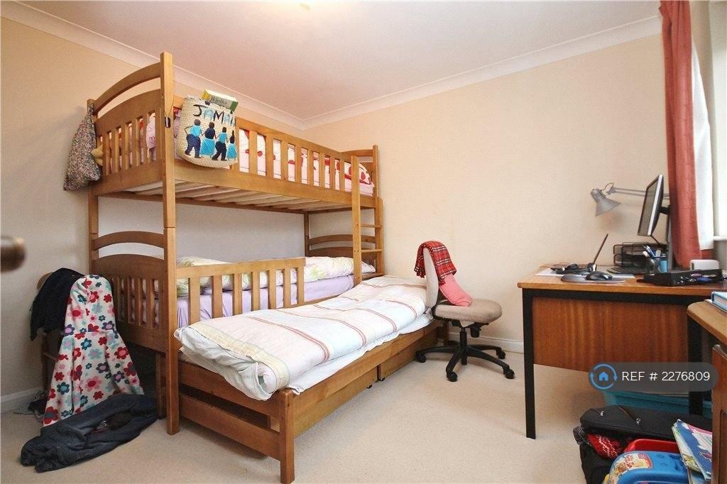 Bedroom 2 / Study