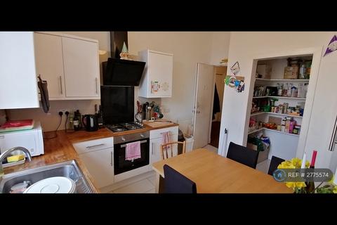 5 bedroom flat to rent, East Preston Street, Edinburgh, EH8