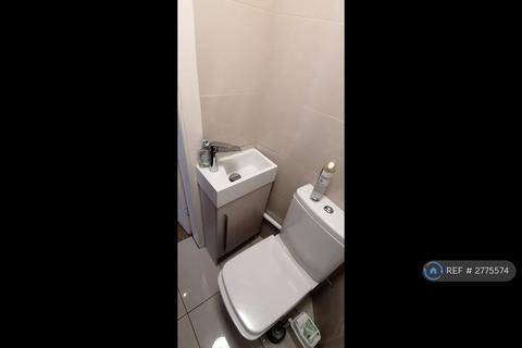 5 bedroom flat to rent, East Preston Street, Edinburgh, EH8