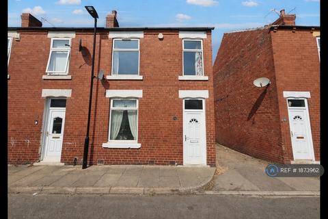 3 bedroom end of terrace house to rent, Ridgill Avenue, Skellow, Doncaster, DN6