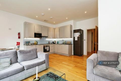 1 bedroom in a house share to rent, Milner Road, London, SW19
