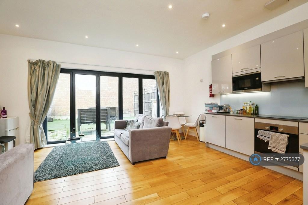 Kitchen/Lounge Area