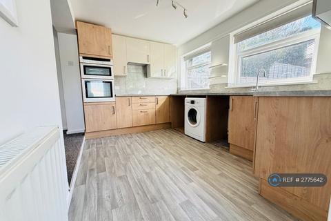 4 bedroom semi-detached house to rent, Sholden Road, Rochester, ME2