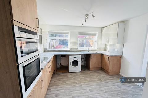 4 bedroom semi-detached house to rent, Sholden Road, Rochester, ME2