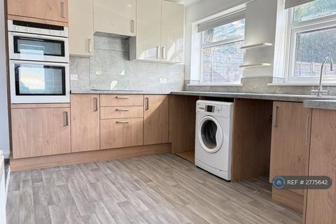 4 bedroom semi-detached house to rent, Sholden Road, Rochester, ME2