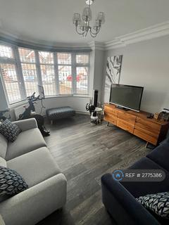 3 bedroom detached house to rent, Quaves Road, Slough, SL3
