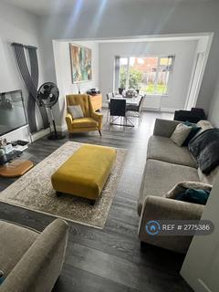 3 bedroom detached house to rent, Quaves Road, Slough, SL3