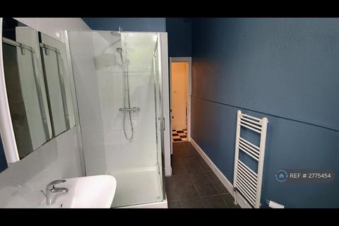 5 bedroom flat to rent, South Clerk Street, Edinburgh, EH8