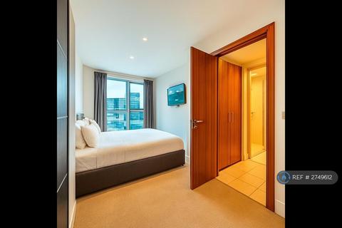 1 bedroom in a flat share to rent, Juniper Drive, London, SW18