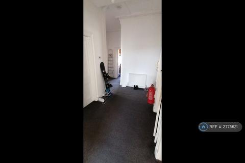 5 bedroom flat to rent, East Preston Street, Edinburgh, EH8