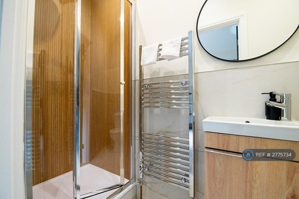 Bedroom 2 Ensuite