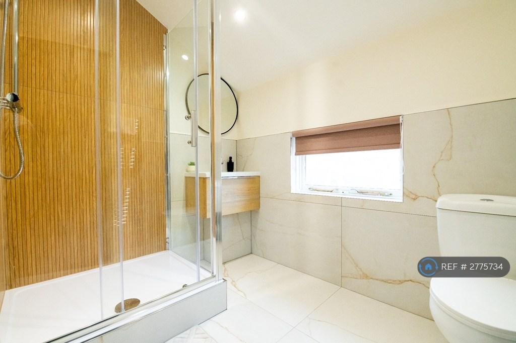 Bedroom 3 Ensuite