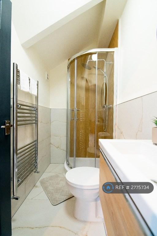 Bedroom 5 Ensuite