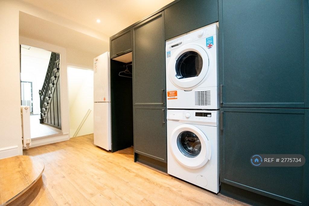 Entrance/Laundry Area
