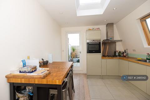 2 bedroom flat to rent, Fulham Palace Road, London, SW6