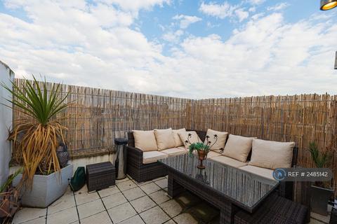 2 bedroom flat to rent, Fulham Palace Road, London, SW6