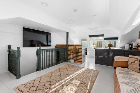 2 bedroom flat to rent, St Peter's Terrace, Fulham, London