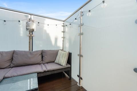 2 bedroom flat to rent, St Peter's Terrace, Fulham, London