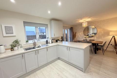 3 bedroom property to rent, Clos Castell, Crickhowell