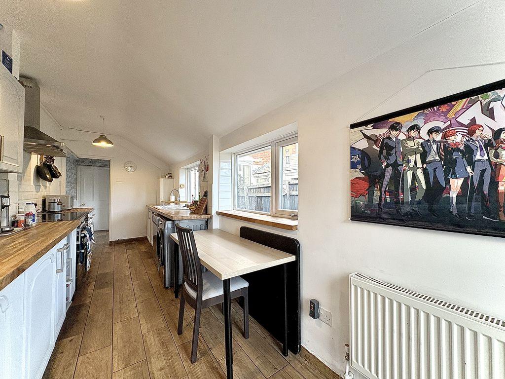 Dining kitchen