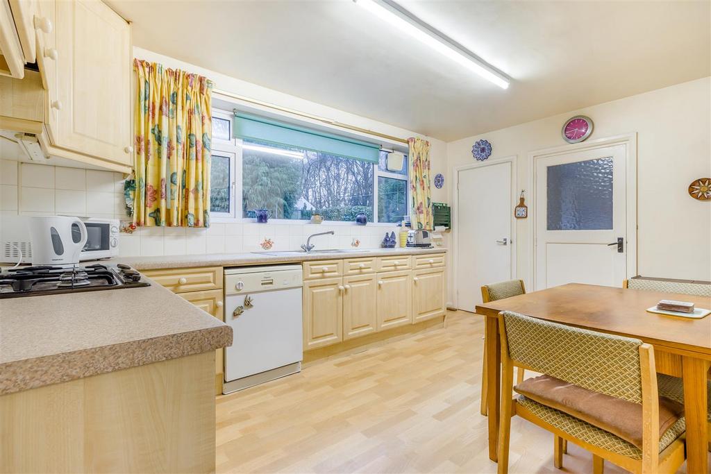 8676442-interior16.jpg