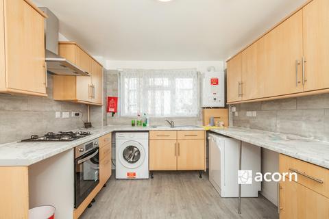 3 bedroom terraced house to rent, Hanover Park Peckham SE15