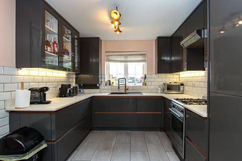 3 bedroom end of terrace house for sale, Laidon Square, Hemel Hempstead